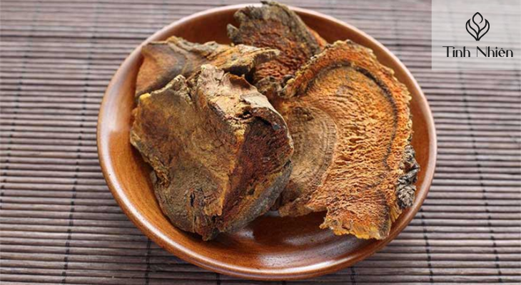 Rễ cây Đại Hoàng làm vàng tóc 