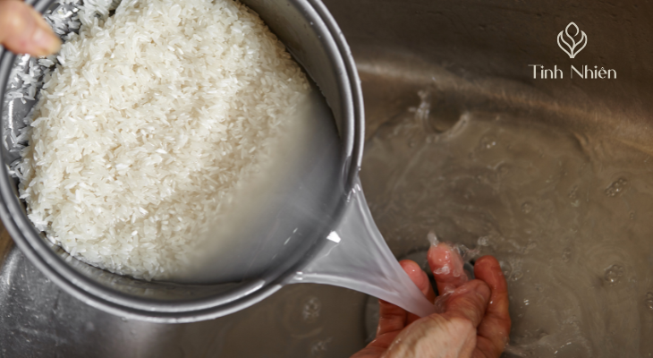 Một vài công dụng của nước vo gạo với mái tóc