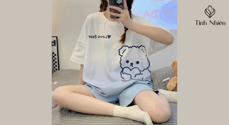 Áo thun và quần short 