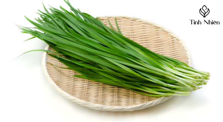 rau hẹ là thần dược giúp đẹp tóc