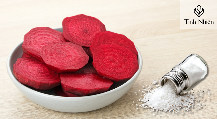 Củ dền đỏ và muối 