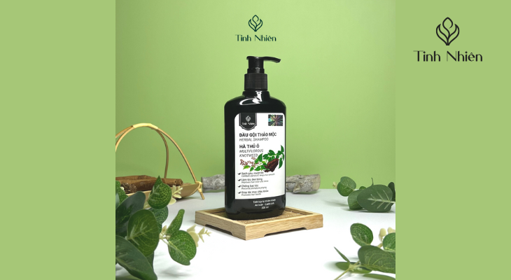 Chăm sóc tóc với dầu gội Hà Thủ Ô 300ml